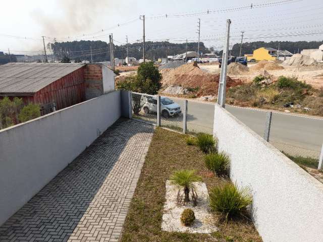 Sobrado novo de frente para a rua