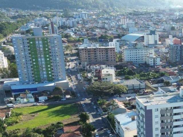 Apartamento à venda, 2 quartos, 1 vaga, Centro - Tubarão/SC