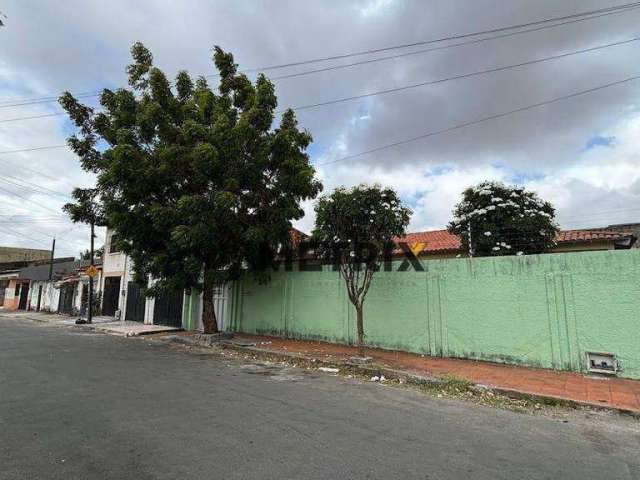 Casa plana à venda, 246m2, 3 quartos, 1 suíte, 3 vagas, por R$ 400.000