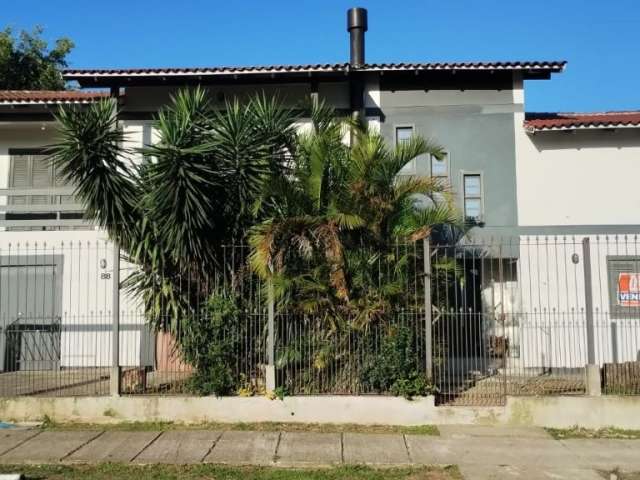 Linda casa com exelente localização.