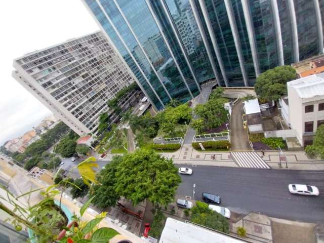 Apartamento  Centro Rio, Av. Henrique Valadares, na melhor localização da Avenida, espetacular 3 quartos dependências completas, frente, piso frio, cozinha planejada, com azulejo teto, banheiro Social