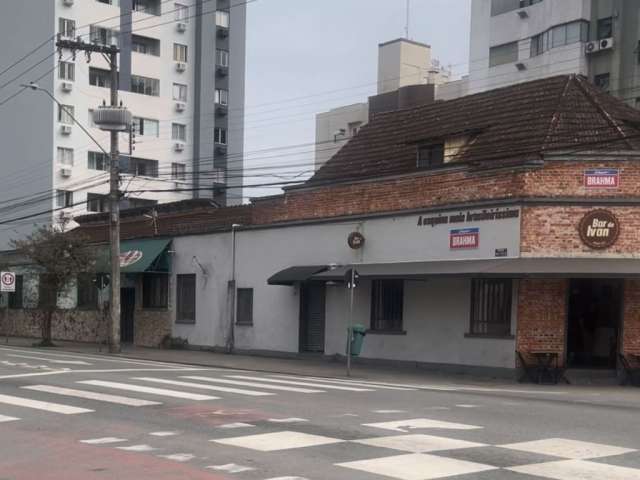 Casa Ponto Comercial, em frente a policia tática