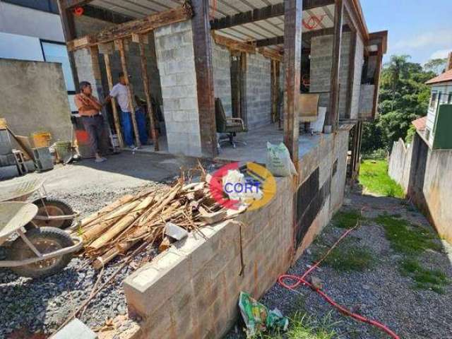 Casa em construção à venda no condomínio Arujazinho I, II e III!