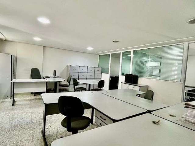 Sala Comercial 81m PORTEIRA FECHADA no Ed. Vital Rolim, 3 salas e 1 WC