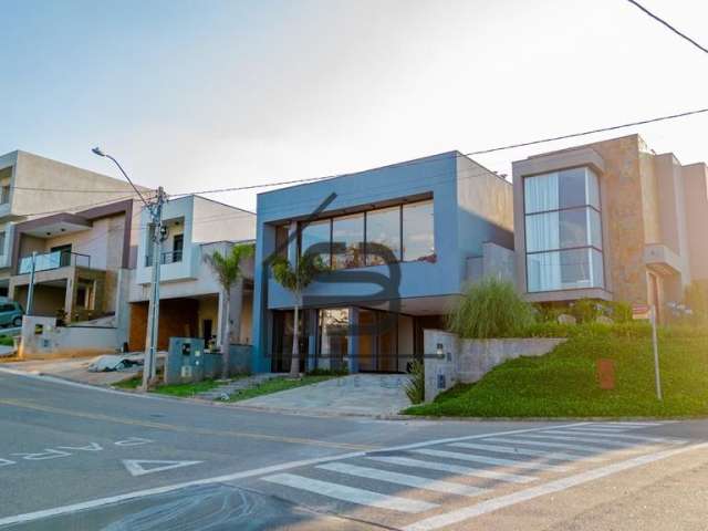 Sobrado à Venda Condomínio Residencial Euroville II, 3 dormitórios sendo 1 suíte master e 2 demi-suíte, Spa aquecido com deck de madeira, 4 vagas de garagem, Bragança Paulista.