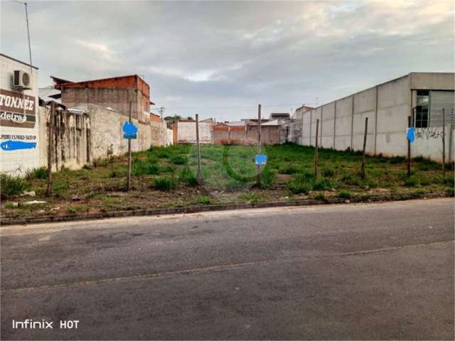 Lote plano a venda no bairro Terras de São Pedro e São Paulo, avenida principal de uso misto.