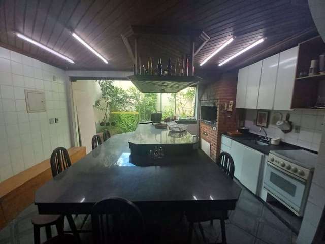 Sobrado com 3 dormitórios para alugar, 250 m² por R$ 4.400,00/mês - Vila Assis Brasil - Mauá/SP