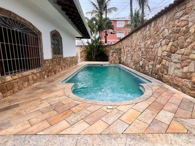 Casa com Piscina e Edícula Lado Praia