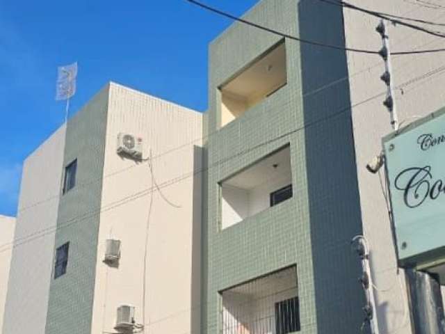 Lindo apartamento de três quartos sendo uma suíte com varanda  frente rua, piscina, salão de festa e churrasqueira