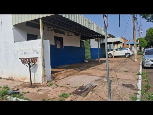 Salão comercial na Coophatrabalho na Av. Florestal  de esquina