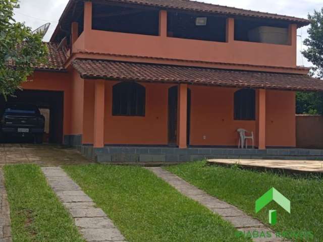 Casa com 3 Quartos, sendo 1 Suite com piscina, area gourmet, varanda no Centro de Ipiabas