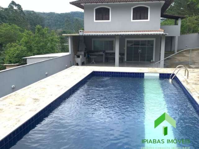 Casa com 4 quartos, piscina, area gourmet, lago no Residencial Sitio da Neblina em Ipiabas