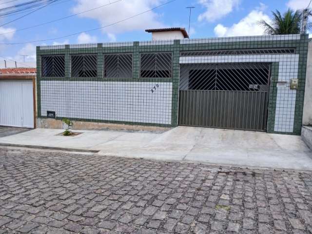 Casa com 3 Quartos no Conjunto Gramoré - Zona Norte