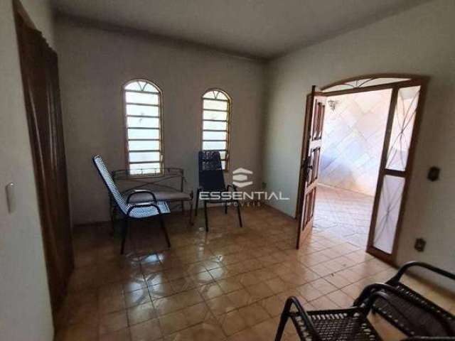 Casa com 4 dormitórios, 178 m² - venda por R$ 650.000,00 ou aluguel por R$ 2.300,00/mês - Centro - Guapiaçu/SP