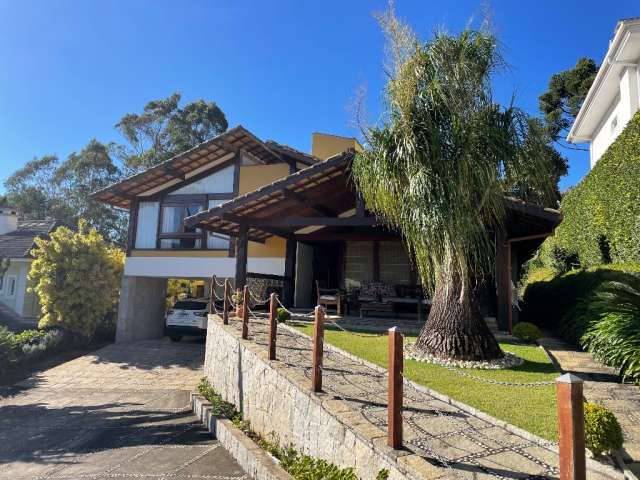 Casa com 3 suítes e lazer completo em Quebra Frascos Teresópolis-RJ