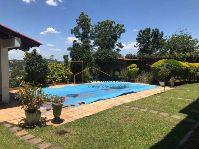 Casa 3 pavimentos com piscina e salão de festas