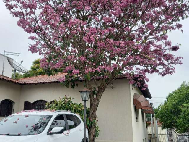 Lindíssima casa Residencial ou Comercial no Centro de Itaquaquecetuba