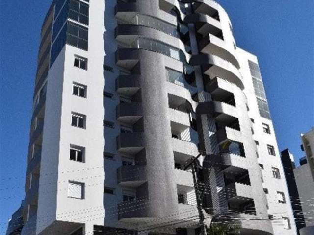 Apartamento novo localizado no Centro da cidade com 02 dormitórios (sendo 01 com suíte), living para 02 ambientes com sacada, cozinha com churrasqueira, área de serviço com acesso à sacada e 01 vaga d