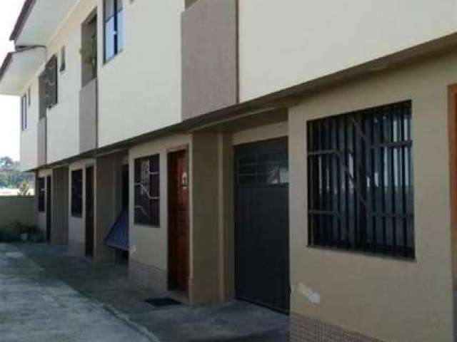 Excelente sobrado com 03 dormitórios (sendo 01 suíte), sala para 02 ambientes, sacada, cozinha, área de serviço, banheiro social, lavabo e 02 vagas de garagem.  Piso laminado. Piso porcelanato. Rebaix