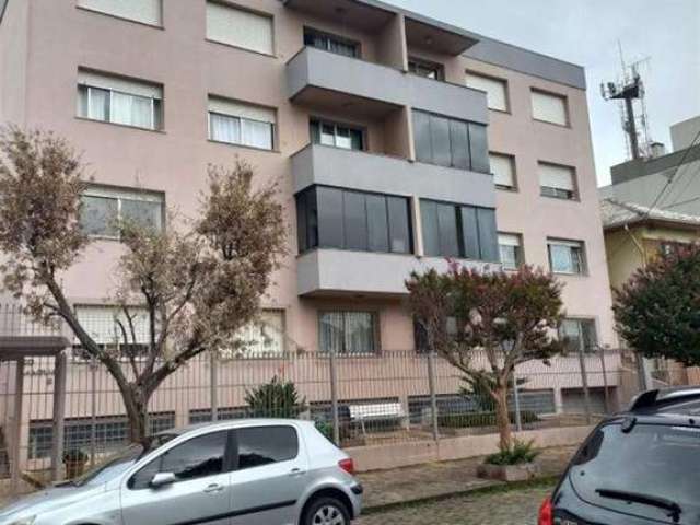 Excelente apartamento no Pio X com 02 dormitórios (sendo 01 suíte e com possibilidade de 3 dormitório), sala para 02 ambientes com sacada fechada, cozinha, área de serviço, dependência de empregada, b