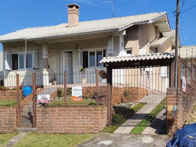 Ótima casa de alvenaria localizada em bairro residencial, com posto de saúde, escolas, academia, supermercados e próximo ao centro. Com 03 dormitórios (sendo 01 suíte), sala de estar e jantar com lare