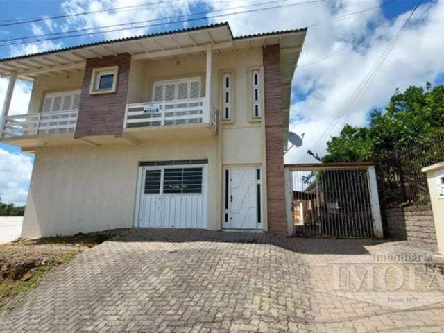 Excelente apartamento com 3 dormitórios, sendo um suíte com sacada, sala de estar com sacada, sala de jantar, cozinha, banheiro social, área de serviço com churrasqueira e box de garagem para 2 carros