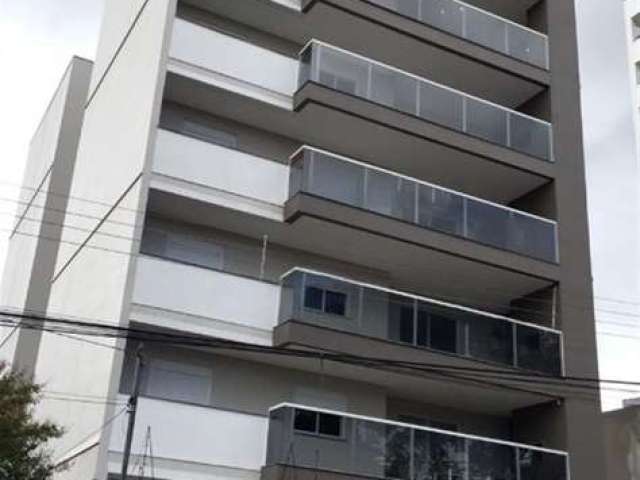 Excelente cobertura Duplex no Bairro Santa Catarina! Com 03 dormitórios (sendo 01 suíte), hall de entrada, sala para 02 ambientes, sacada, cozinha, área de serviço, banheiro social, lavabo e 02 vagas 