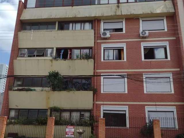 Excelente apartamento térreo no Bairro Pio X! Com 03 dormitórios (sendo 01 suíte master com hidro), sala para 02 ambientes, copa/cozinha, churrasqueira, área de serviço, despensa, gabinete, banheiro s