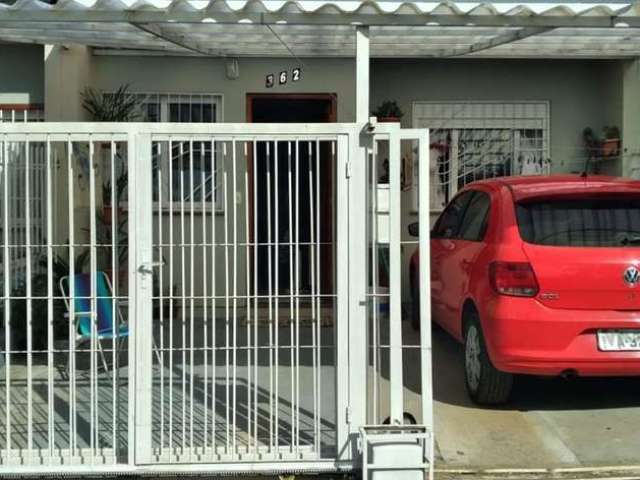 Ótima casa geminada composta por dois dormitórios, banheiro social, sala de estar e cozinha em conceito aberto, área de serviço, churrasqueira e garagem para dois carros.