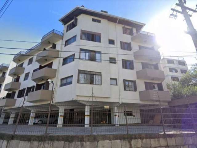 Excelente Cobertura Duplex em ótima localização no bairro Pio X!! Com 03 dormitórios (sendo 01 suíte), sala para 02 ambientes, amplo living com churrasqueira, sacada, cozinha, área de serviço, terraço