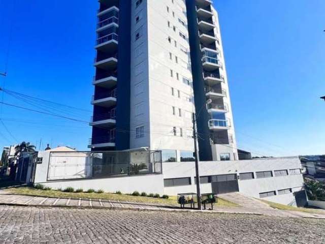 Belíssimo apartamento em excelente localização no coração do Bairro Desvio Rizzo, ao lado da Lagoa!!!  Conta com 02 suítes, amplo living para 03 ambientes, sacada, copa/cozinha, churrasqueira, área de