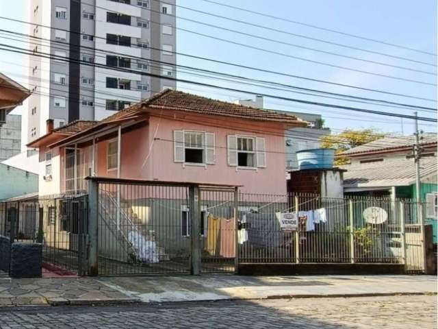 **Valor comercial é apenas do terreno**  Excelente terreno em ótima localização no Bairro Panazzolo!!  Duas casas no terreno: Casa 01 = Com 02 pavimentos (155,28m). Casa 02 = Com 48,00m.  Área terreno