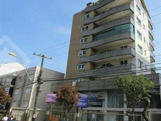 Excelente apartamento em localização privilegiada no Bairro Exposição!!  Conta com 03 dormitórios (sendo 01 suíte), sala para 03 ambientes com sacada, lareira e lavabo, cozinha, churrasqueira com bife