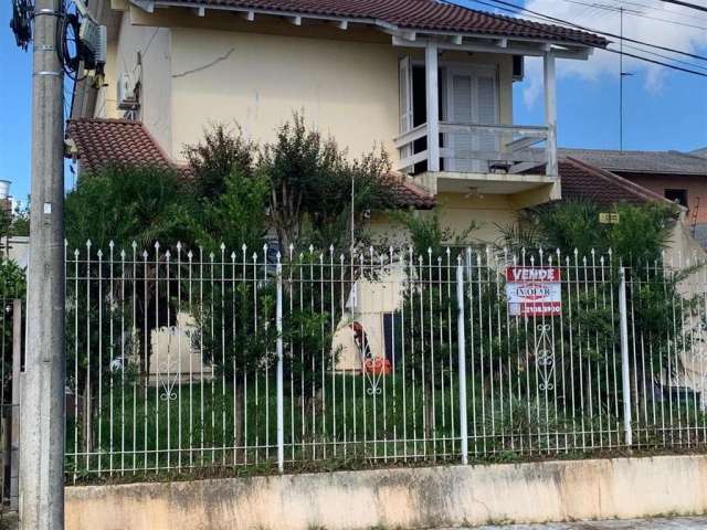 Ótima casa no Bairro Fátima!!  Conta com 03 dormitórios (sendo 01 com sacada), sala para 02 ambientes, cozinha, churrasqueira, área de serviço, banheiro social, 02 vagas de garagem e 01 vaga de estaci