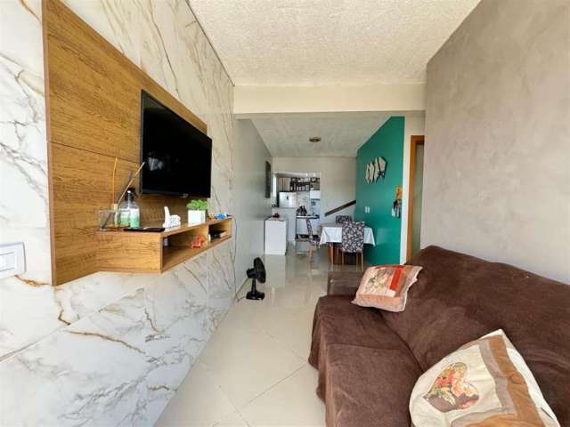 Excelente sobrado Triplex no Bairro Salgado Filho!! Conta com 02 dormitórios, living para 02 ambientes com cozinha integrada, sacada, fogão campeiro, área de serviço, banheiro social e 02 vagas de gar