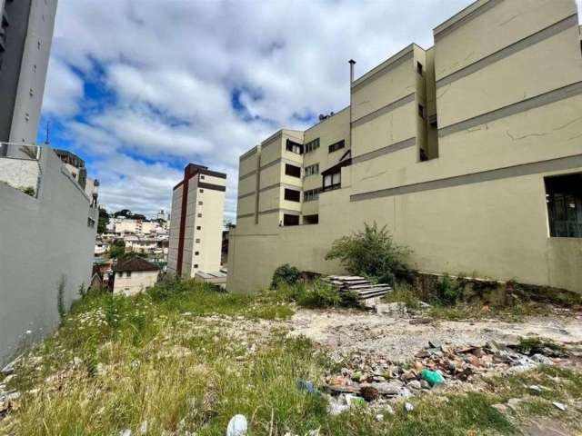 Terreno em localização nobre próximo do Fórum, no Bairro Panazzolo.  Excelente para construção de prédios.  Área: 15x45 = 680,00m,  Confira!!