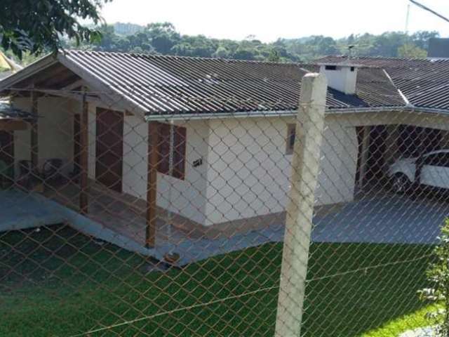 Casa para a venda com possibilidade de duas moradias.  Você sempre sonhou em comprar um imóvel. Que tal trazer a natureza para a sua casa?  Aqui, você tem 415 m para aproveitar o cantar dos pássaros, 