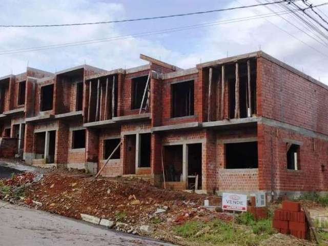 Lindos Sobrados em construção com; 3 dormitórios(um com sacada), sala e cozinha em conceito aberto, banheiro social, lavabo, área de serviços, churrasqueira, pátio nos fundos e estacionamento frontal.