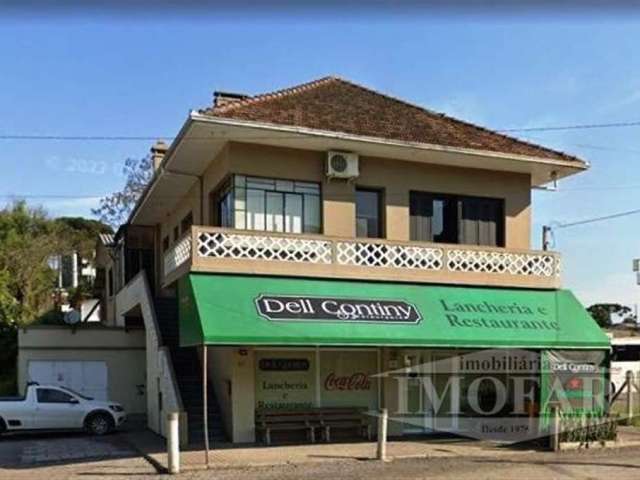 Prédio com dois pavimentos sendo que no térreo existe uma Sala Comercial com 160 m(atualmente locada para restaurante), garagem e depósito. O pavimento superior consiste em um apartamento de 220 m com