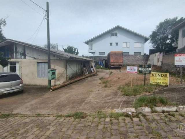 Excelente terreno de esquina localizado no bairro São Luiz, com as seguintes medidas 17,87 x 24,77 x 23,38 x 22,50= 481 metros.   Aceita veículo como parte do pagamento.  Confira!