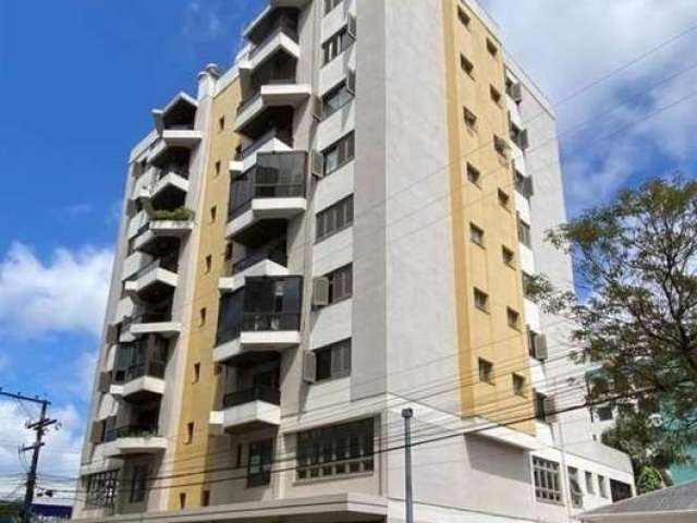 Amplo apartamento no centro da cidade, com 3 dormitórios, sala, cozinha, churrasqueira, 2 banheiros sociais, área de serviço, e vaga de garagem para 01 veículo.  Prédio com elevador, piso cerâmico e l