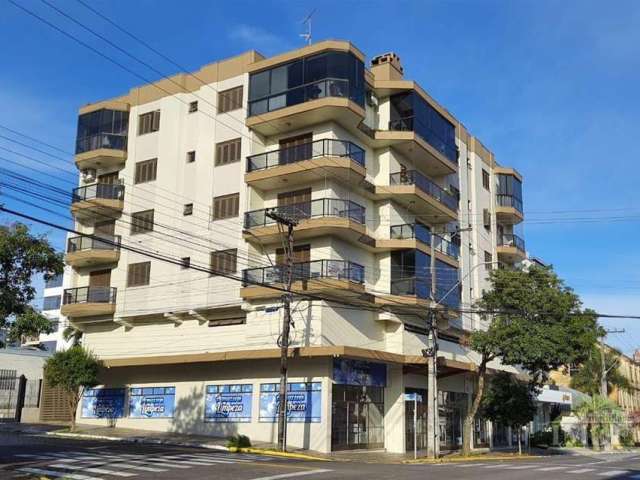 Apartamento no centro da cidade, com  três quartos,  sendo um   com  suíte e sacada, sala  de estar com  sacada, cozinha, banheiro social,  área de serviço com churrasqueira,  além de recursos conveni