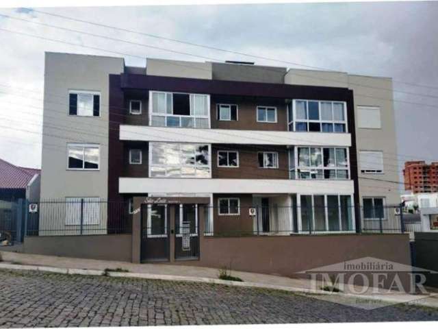 Apartamento com 02 dormitórios (sendo 01 suíte), sala para 02 ambientes, cozinha, churrasqueira à carvão, área de serviço, banheiro social e 02 vagas individuais de garagem.    Com espera para água qu