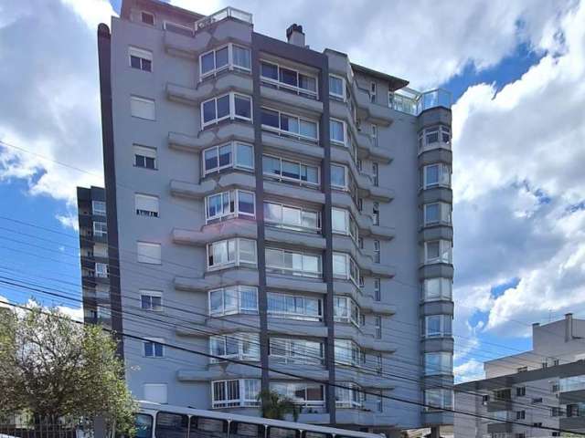 Excelente cobertura duplex em uma ótima localização e padrão de acabamento. Com 03 dormitórios (sendo 03 suítes e 01 suíte com closet), ampla sala para 03 ambientes, copa/cozinha, adega, área de servi