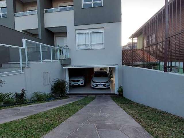 Excelente sobrado semimobiliado no Bairro Nossa Senhora da Saúde! Com altíssimo padrão de acabamento, iluminação e ventilação natural.

Conta com 03 dormitórios (sendo 01 suíte com closet e sacada pri