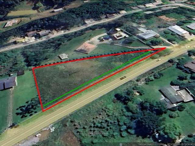 Dois terrenos lado a lado, com área de 1.916,00 m².
Com 100 metros de frente para a rodovia.
Lote nº  25 com 1.312,00 m². R$ 300.000,00
Lote nº  24 com 594,00 m².  R$ 180.000,00
Podem ser vendidos sep