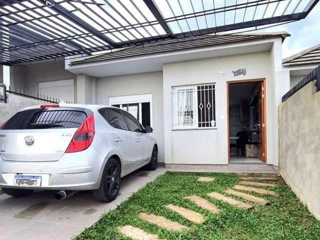 Casa germinada com dois quartos, sala e cozinha integra com churrasqueira, banheiro social, área de serviço e estacionamento frontal descoberto.
Permanece no imóvel os móveis sob medida da cozinha, ba