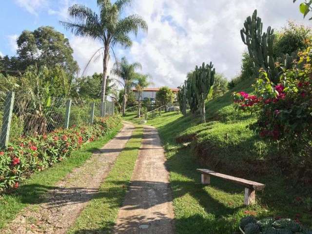 OPORTUNIDADE! Chácara linda com três casas em Louveira para moradia ou locação