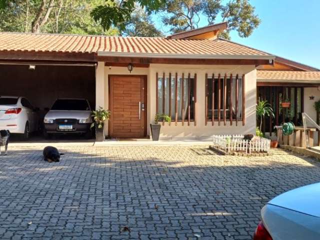 Linda chácara com 1.320m² à venda no bairro Monterrey, Louveira - SP