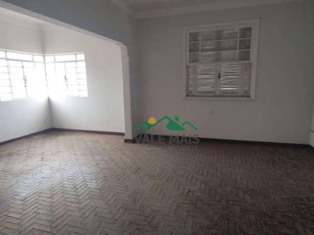 Casa com 4 dormitórios à venda, 263 m² por R$ 590.000,00 - Centro - Guaratinguetá/SP